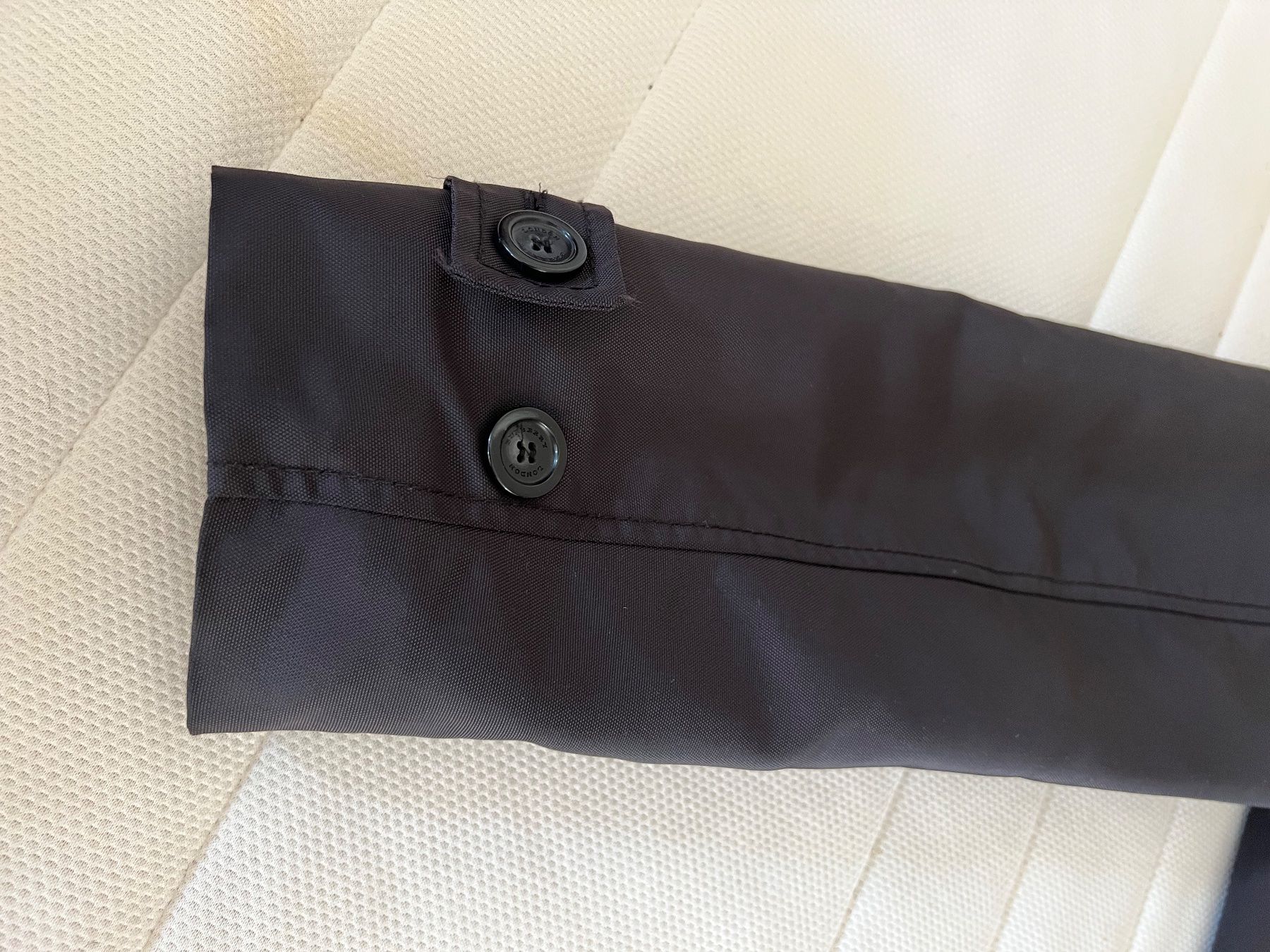 Burberry Jacken: Burberry Lightweight Jacket - Perfect for Spring Layering! – Gebraucht aus Zürich von and_y8dy 2