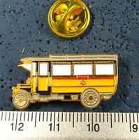 POSTAUTO SCHWEIZ PTT OLDTIMER AUTO BUS PIN VINTAGE