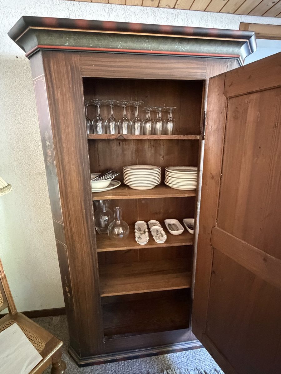 Armadi: Bauernschrank  – Usato da Heimberg venduto da Blackwitch 2