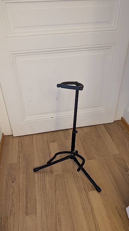 Instrumenten-& Notenständer: Stand guitare  – Neu und originalverpackt aus LAUSANNE von Thomas2311