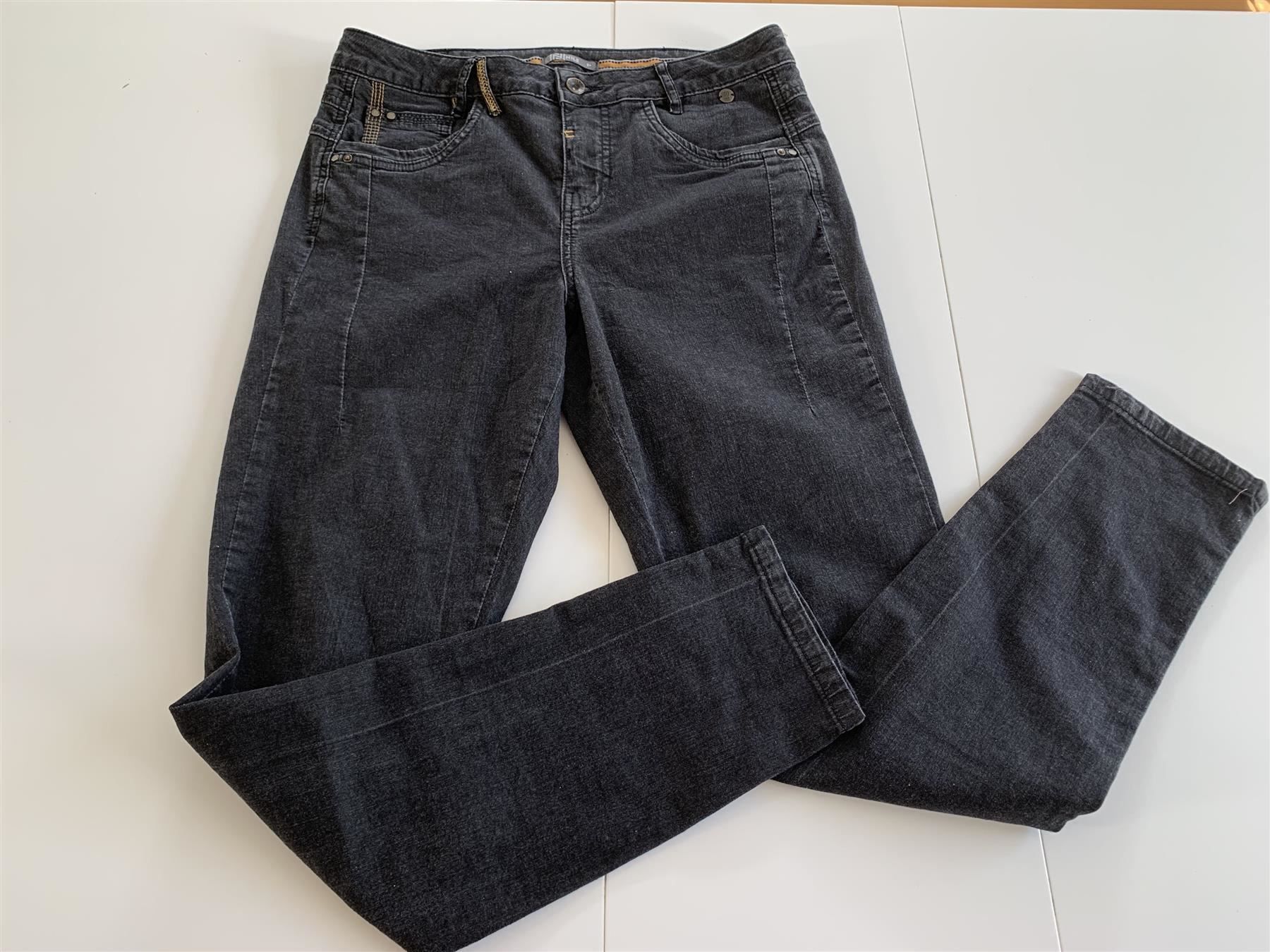 Nile Pantaloni: NILE - schwarze leichte Jeans Hose Gr S+ – Nuovo (secondo la descrizione) da Meiringen venduto da Sheyene