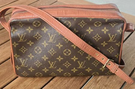 LOUIS VUITTON Sac Bandouliere 30 Vintage Monogram Canvas