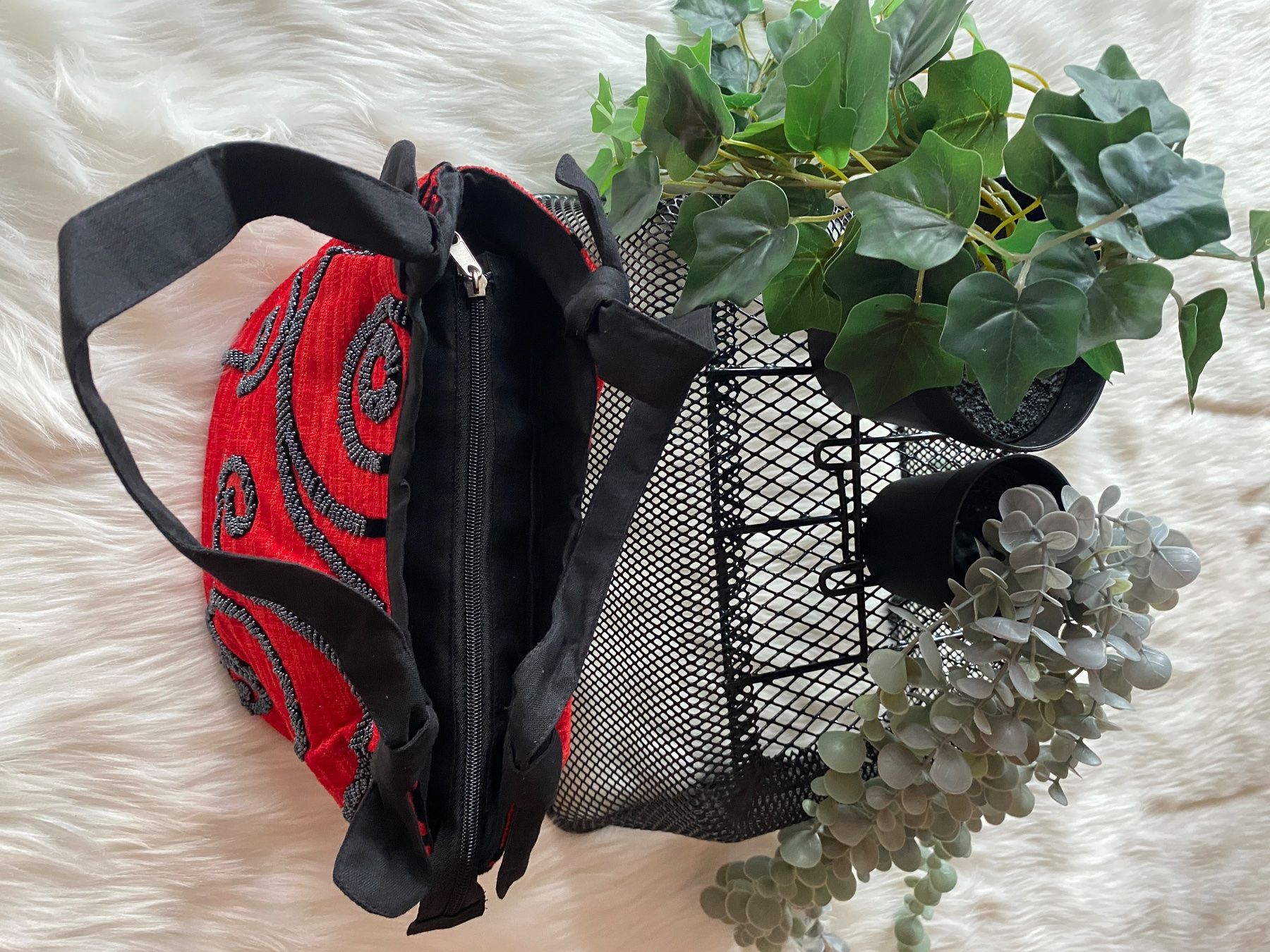 Taschen für Damen: Handtasche Sackleinen Rot mit Perlen Rot – Neu (gemäss Beschreibung) aus Duebendorf von Alexandertreyer 3