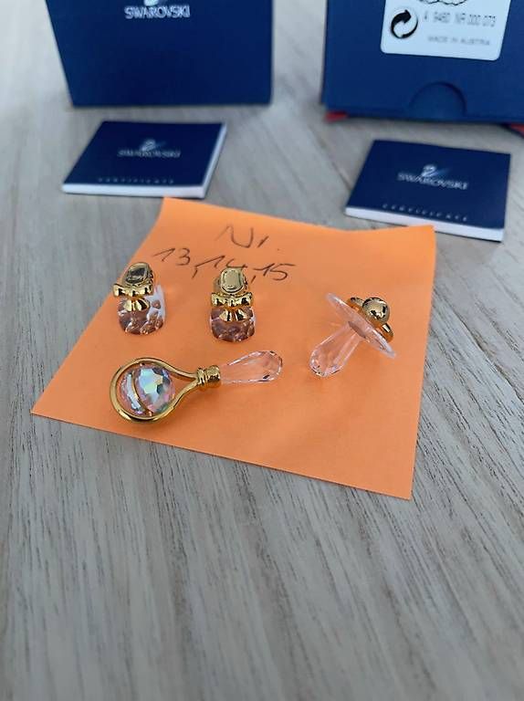 Swarovski Statuette: Swarovski Schnuller, Babyschuhe und Babyrassel 2003 – Nuovo (secondo la descrizione) da zeihen venduto da Racer-71 1