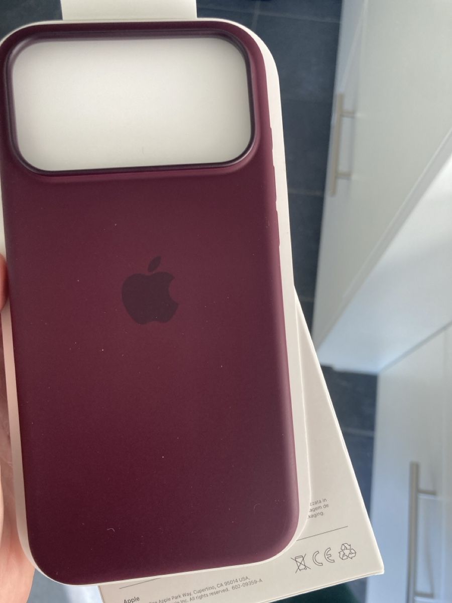 Apple Cover & Protezioni schermo: Iphone 18 Pro Max Hülle burgunderrot – Nuovo e nell'imballaggio originale da Zürich venduto da ele_k7jm 1