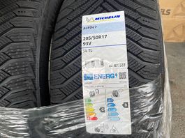 Pneus hiver Michelin NEUFS 205 50 R17, 2 pièces