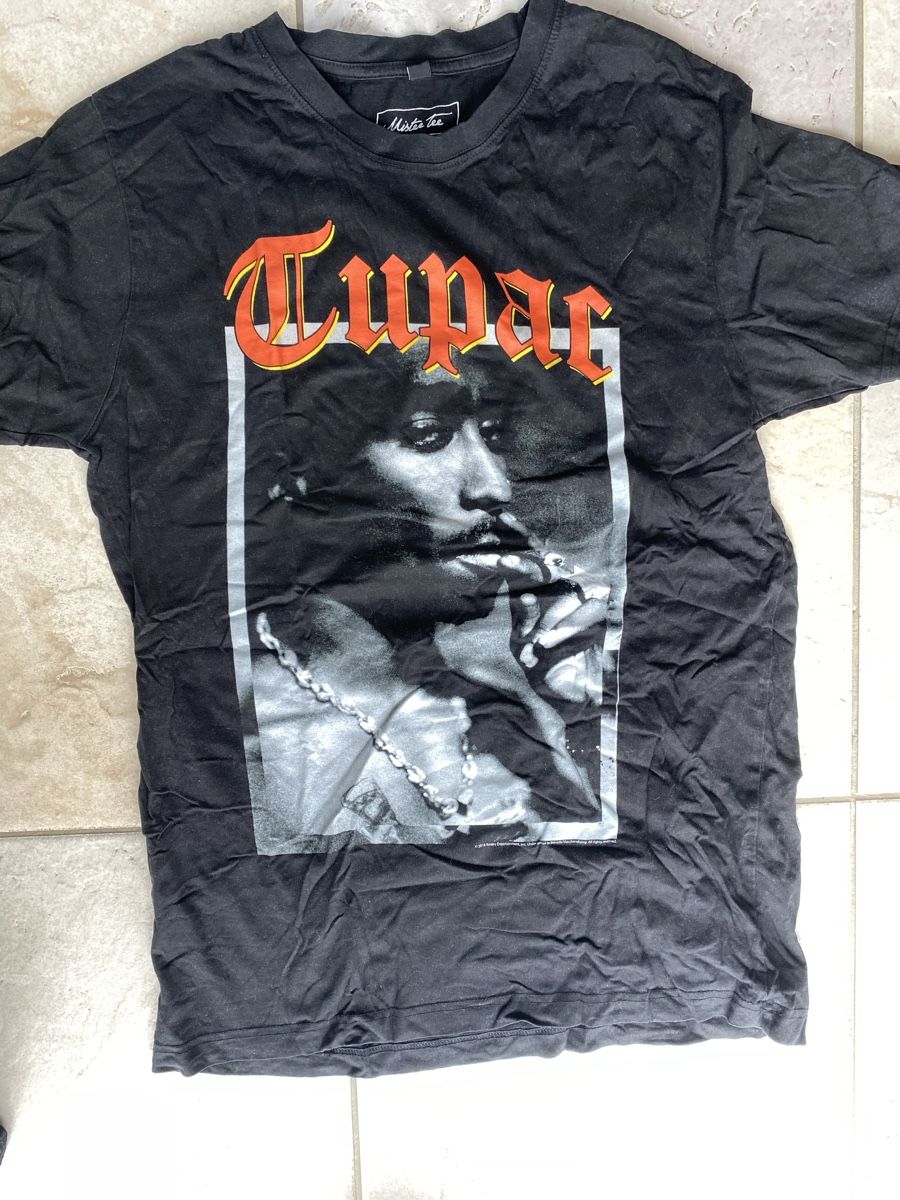 T-shirt: Tupac shirt – Usato da Bolligen venduto da giu_2gf5