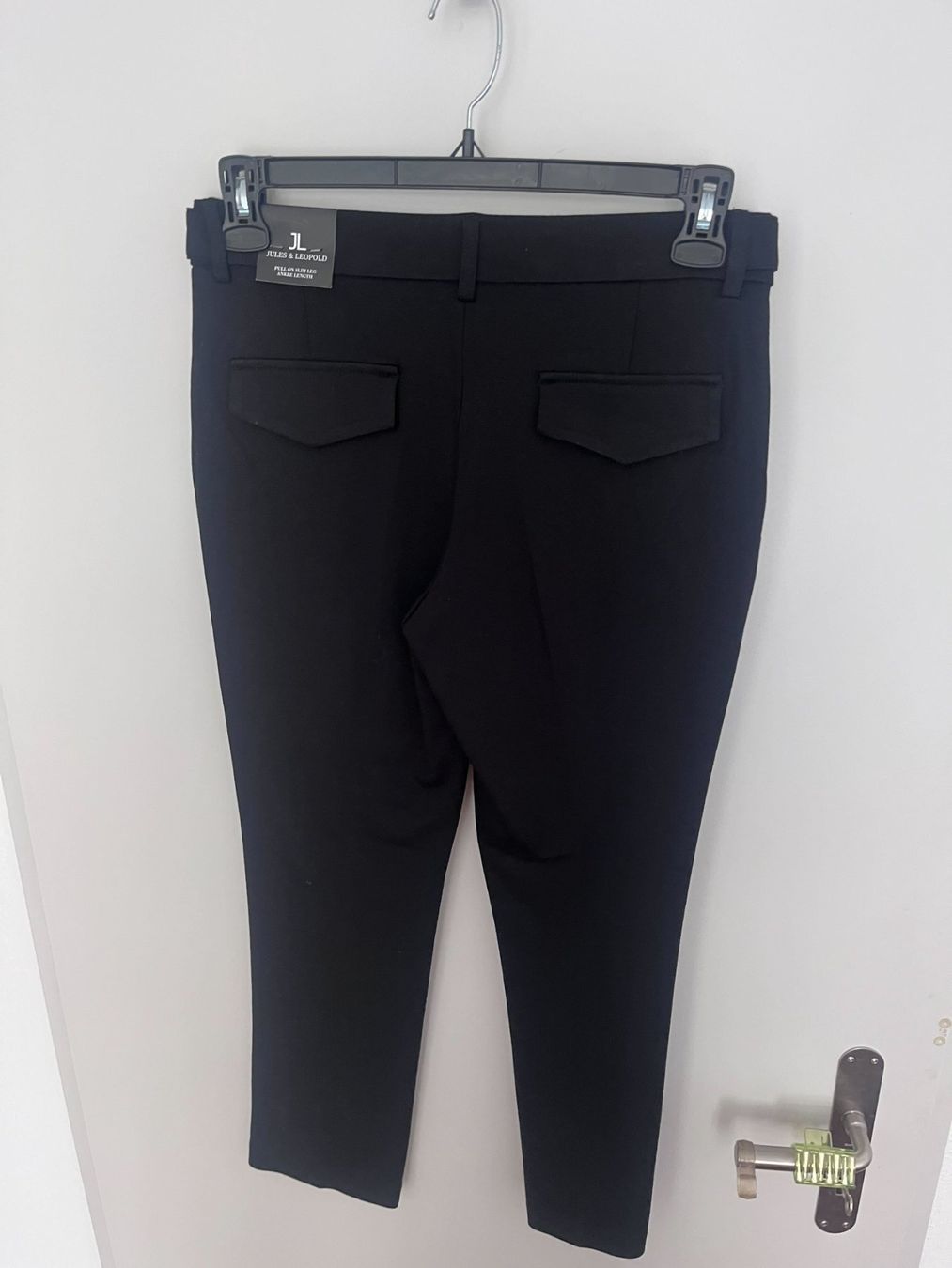 Pantalons: Black pull-on slim pants – Neuf avec emballage d'origine à Zürich par kry_85p7 1