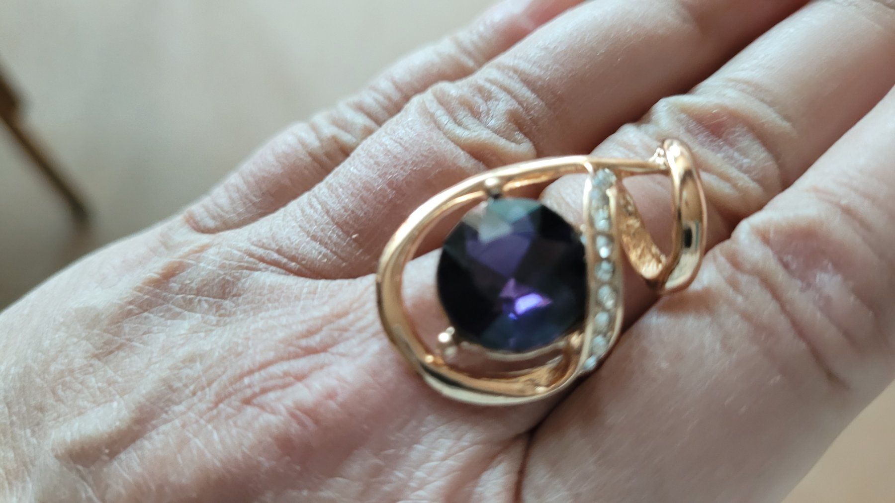 Sonstiger Schmuck: Goldfarbener Modeschmuck - Kombination mit violettem Stein – Neu (gemäss Beschreibung) aus Courtételle von Anais72 2
