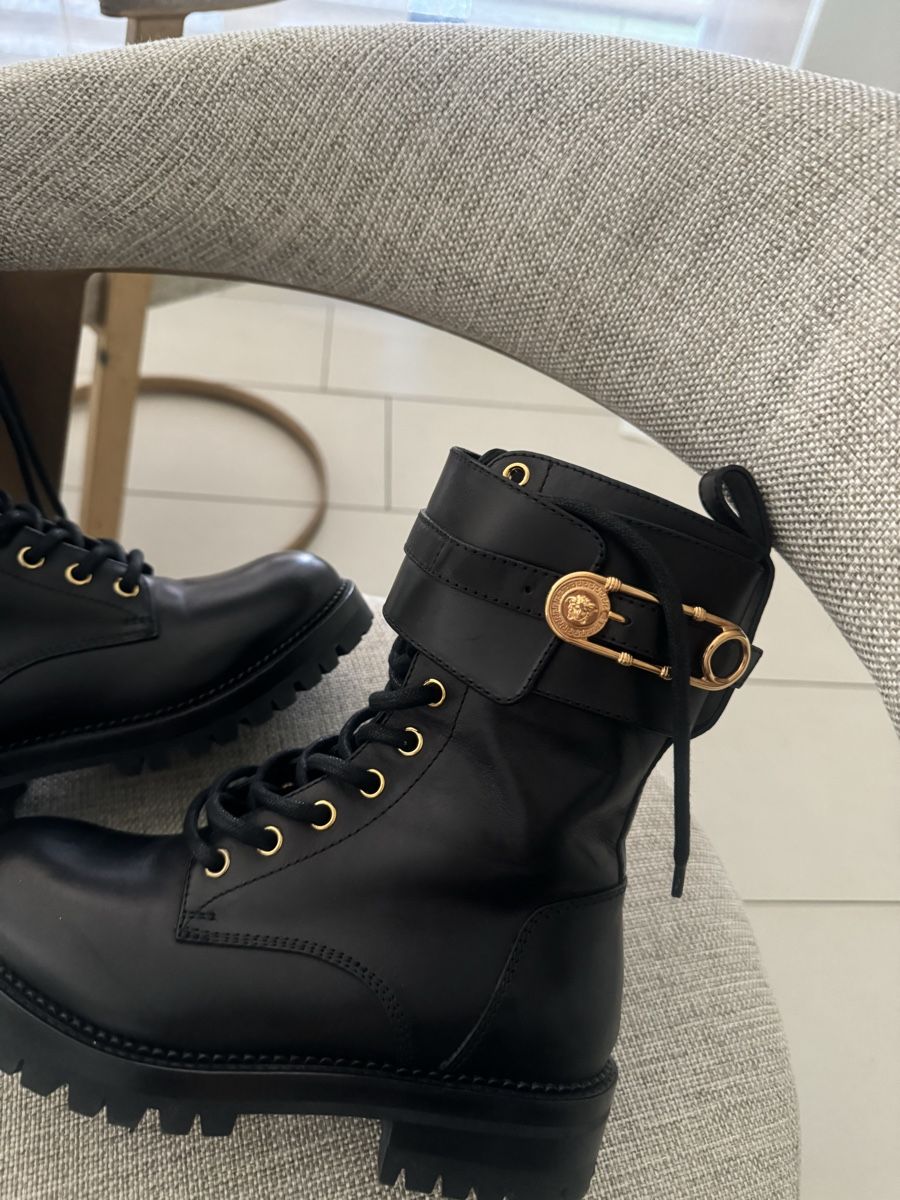 Versace Scarpe da donna: Versace Leder ,nie getragen. – Nuovo (secondo la descrizione) da Regensdorf venduto da csa_69gg 1