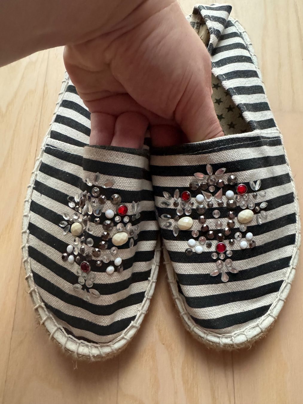 Scarpe da donna: Espadrilles schwarz/weiss mit Glitzer, Gr. 40 – Usato da Winterthur venduto da damoiselles
