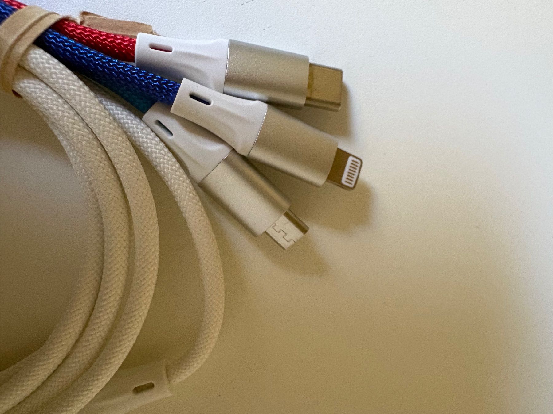 Caricabatterie: Ladekabel mit 3 verschiedenen Stecker – Usato da Schaffhausen venduto da Simmel80 2