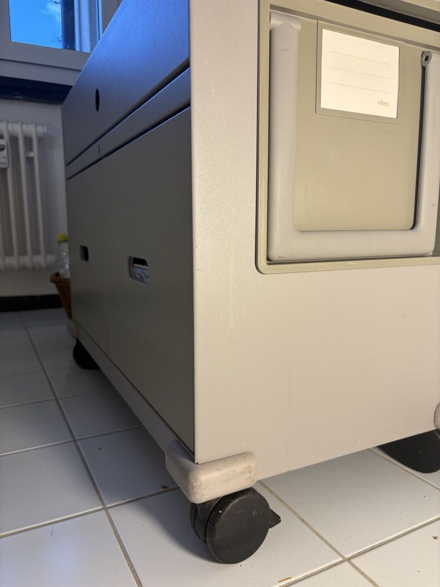 Vitra Korpus: Vitra Büroschrank auf Rollen hellgrau 77cm hoch – Gebraucht aus Luzern von siebensachen02 4