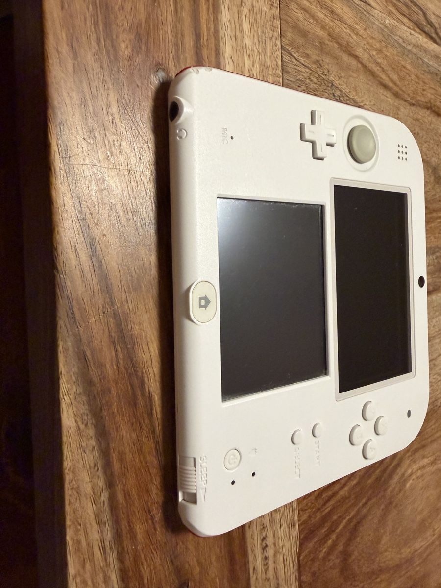 Nintendo Konsolen: Nintendo 2DS Konsole - Homebrew – Gebraucht aus Dietikon von cig_isc