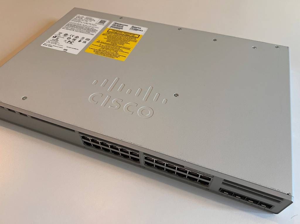 Cisco Hub & Switch: Cisco Catalyst C9200L-24P-4G-E – Nuovo (secondo la descrizione) da Zürich venduto da antero 1