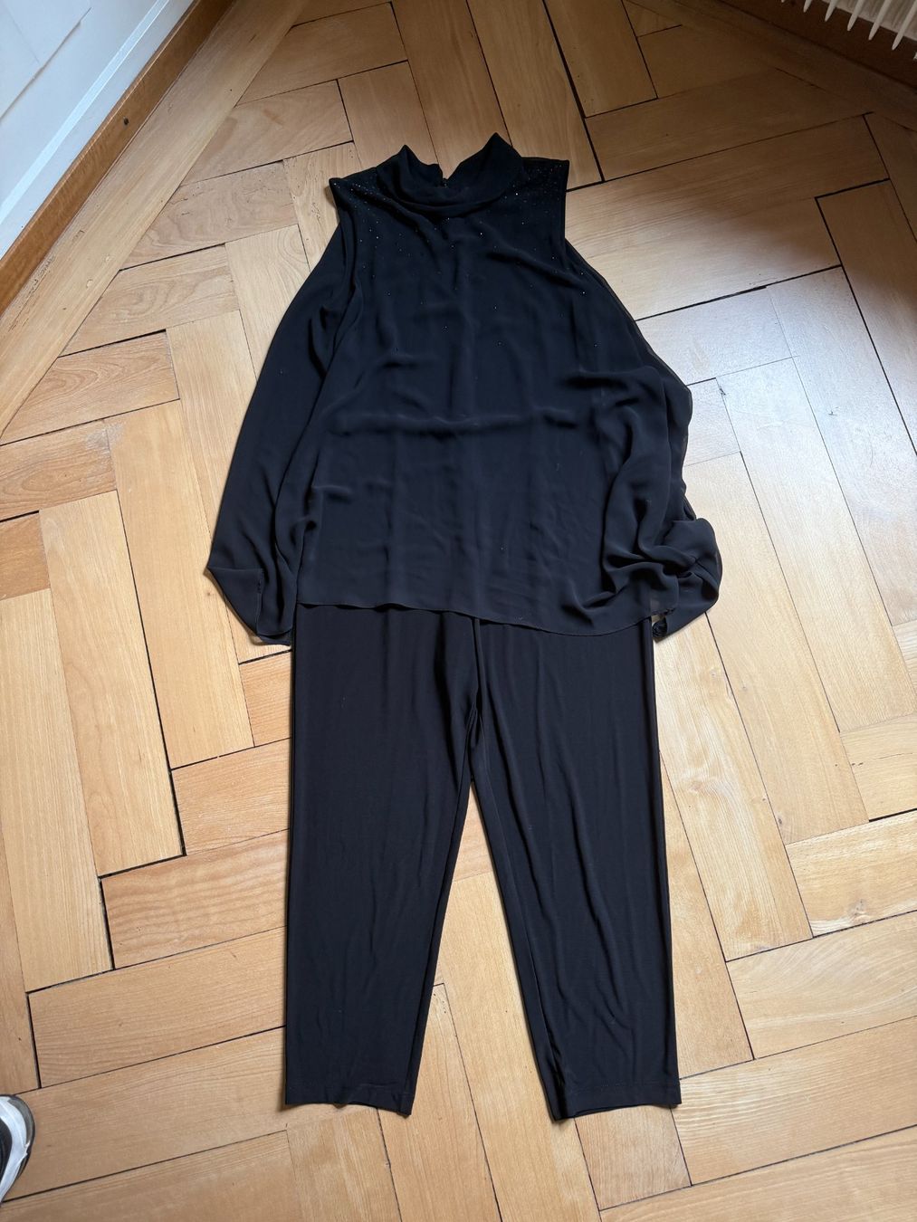 Tute: WALLIS - Chiffon Layering Jumpsuit schwarz 38 – Usato da Zürich venduto da Diazaio 4