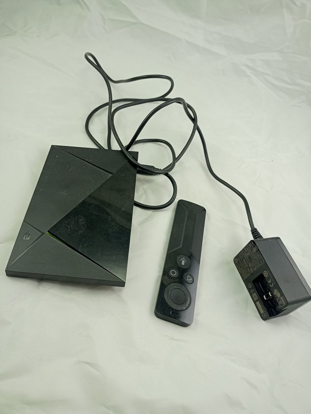Viti & Dadi: Nvidia Shield ohne Netzteil – Difettoso da Buchs AG venduto da SellAndBuyX