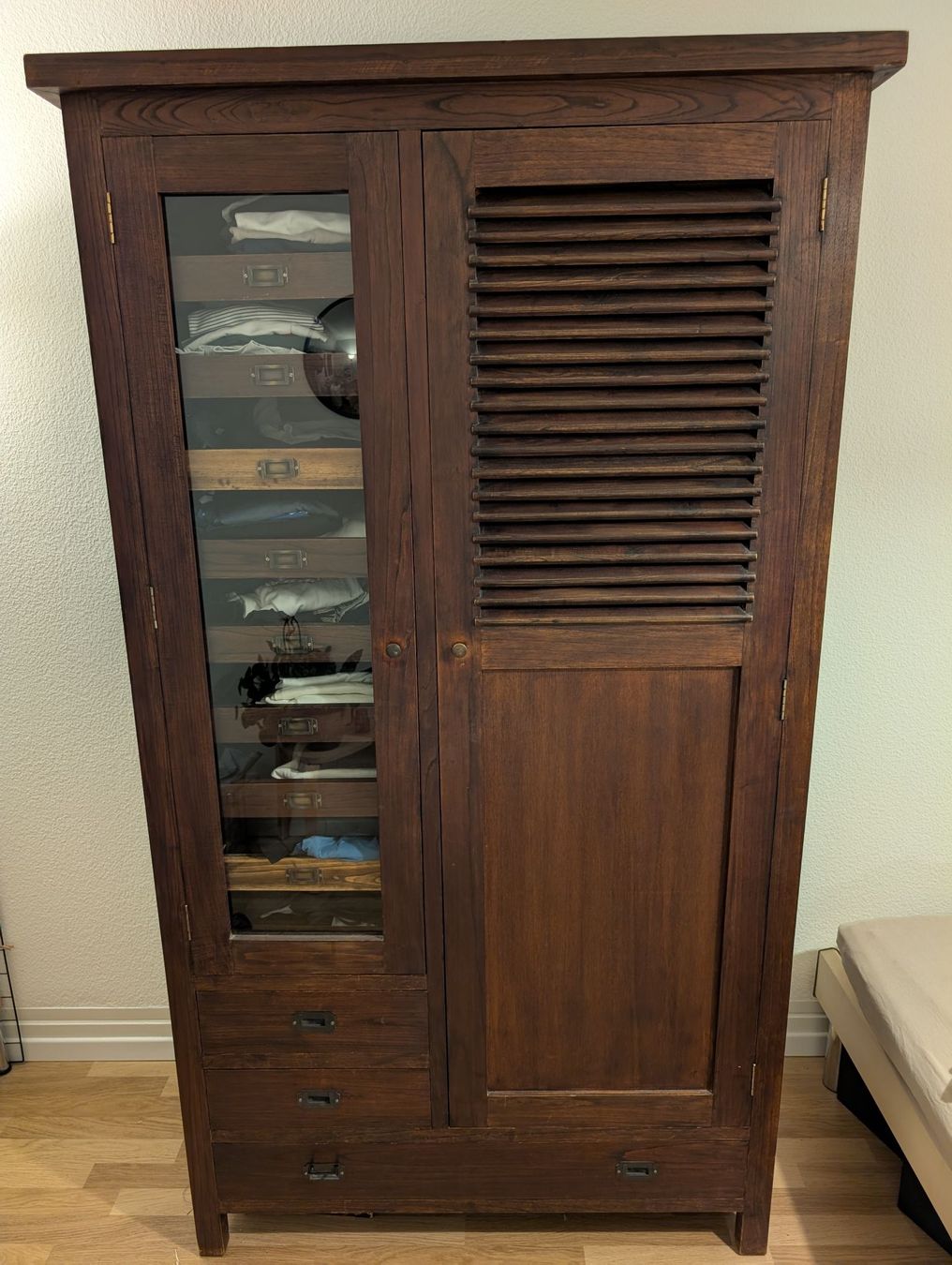 Armadi: Vintage Holzschrank – Usato da Zürich venduto da stevennn