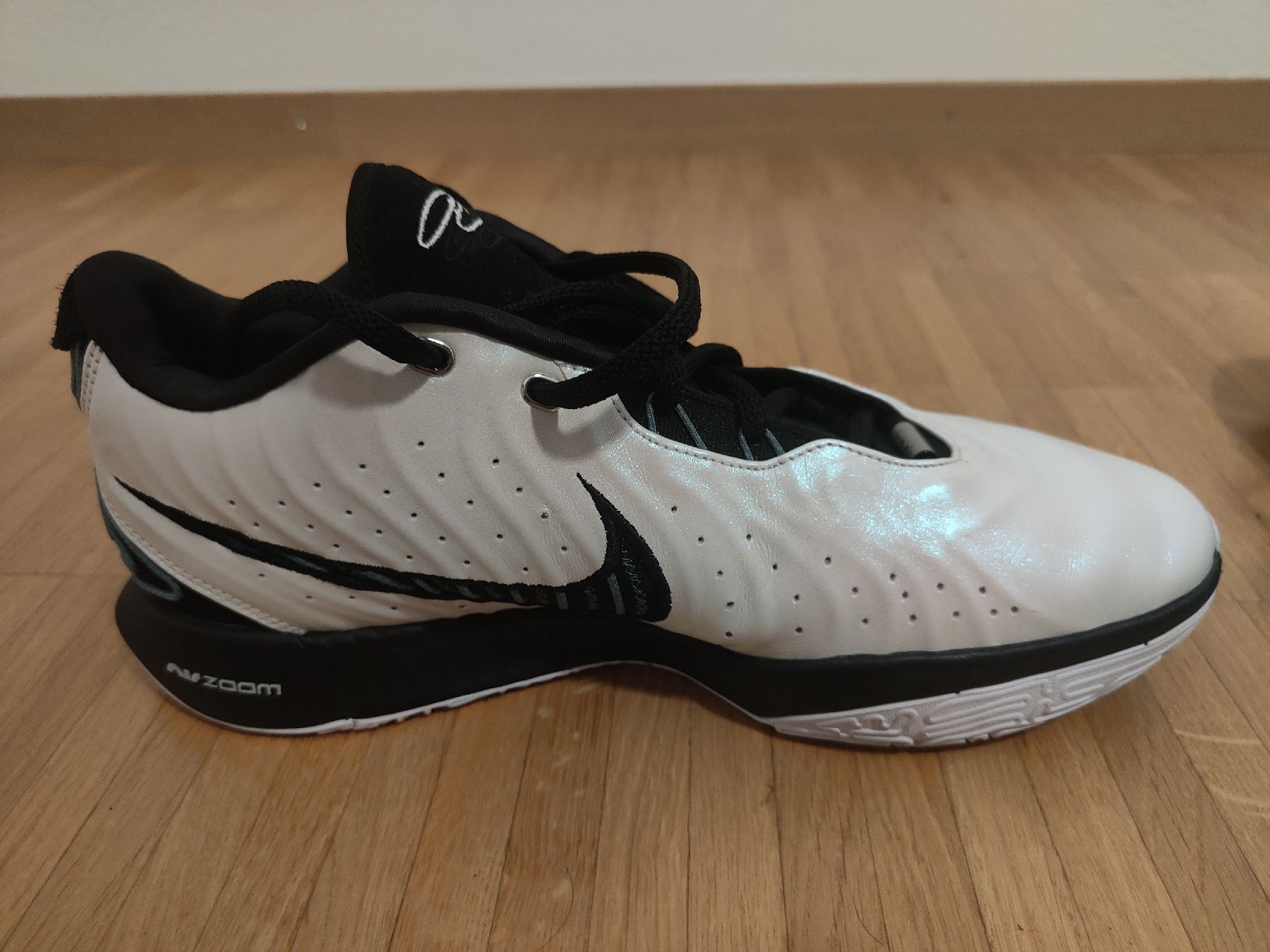 Nike Scarpe da uomo: Lebron 21 Schuh. Top Zustand. – Nuovo (secondo la descrizione) da Kloten venduto da emi_d7jq 2