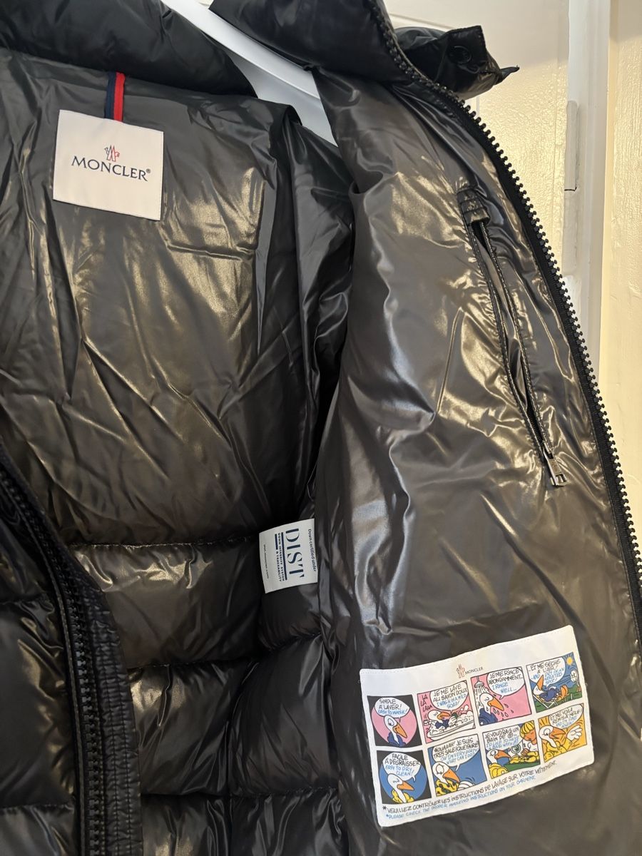 Moncler Vestes: Moncler Maya Short – Neuf (Voir description) à La Chaux-de-Fonds par Titine. 4