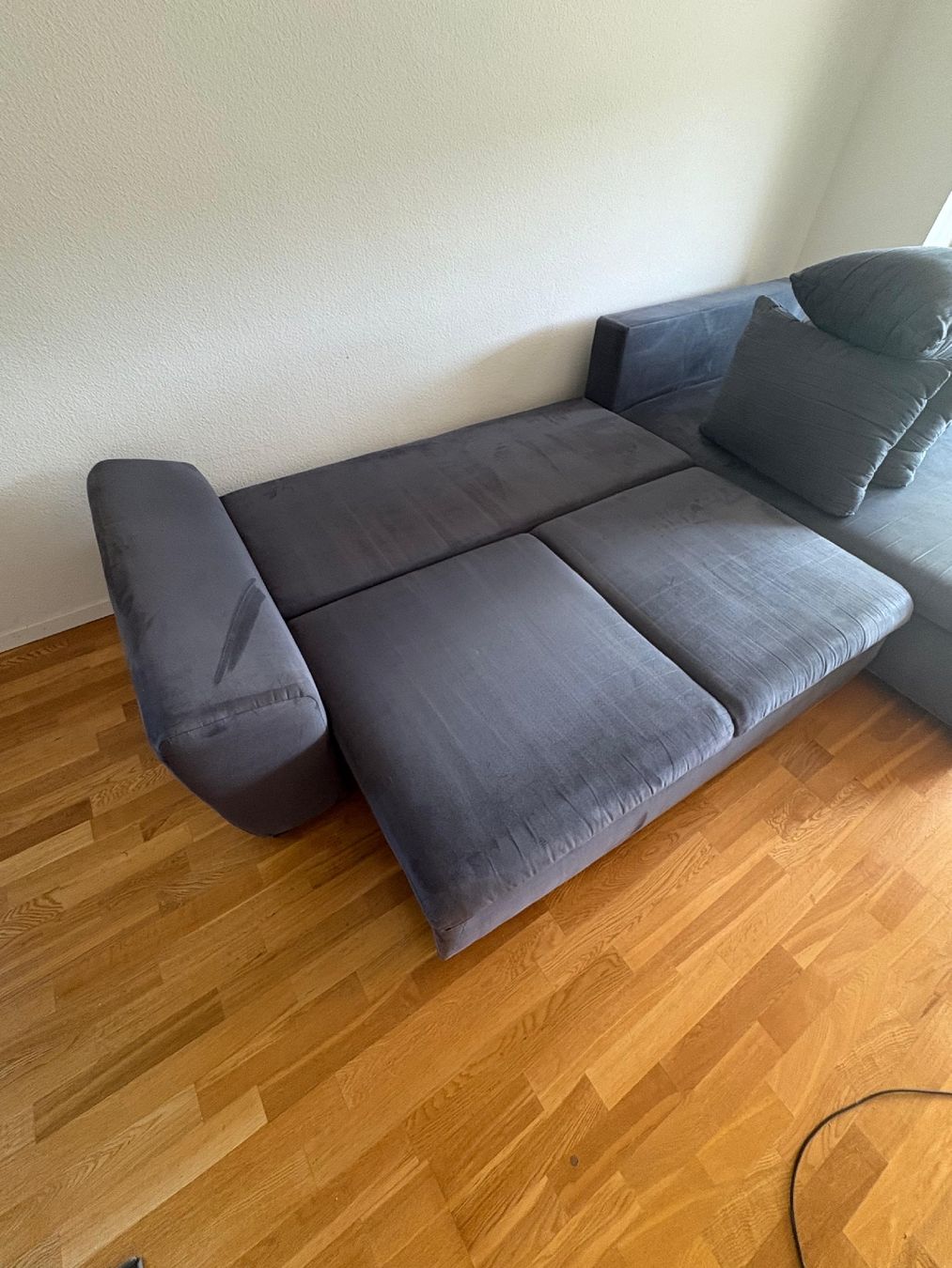 Divani: Gemütliches Ecksofa in Grau mit Schlaffunktion, Top Zustand – Usato da Winterthur venduto da rom_whb5 5