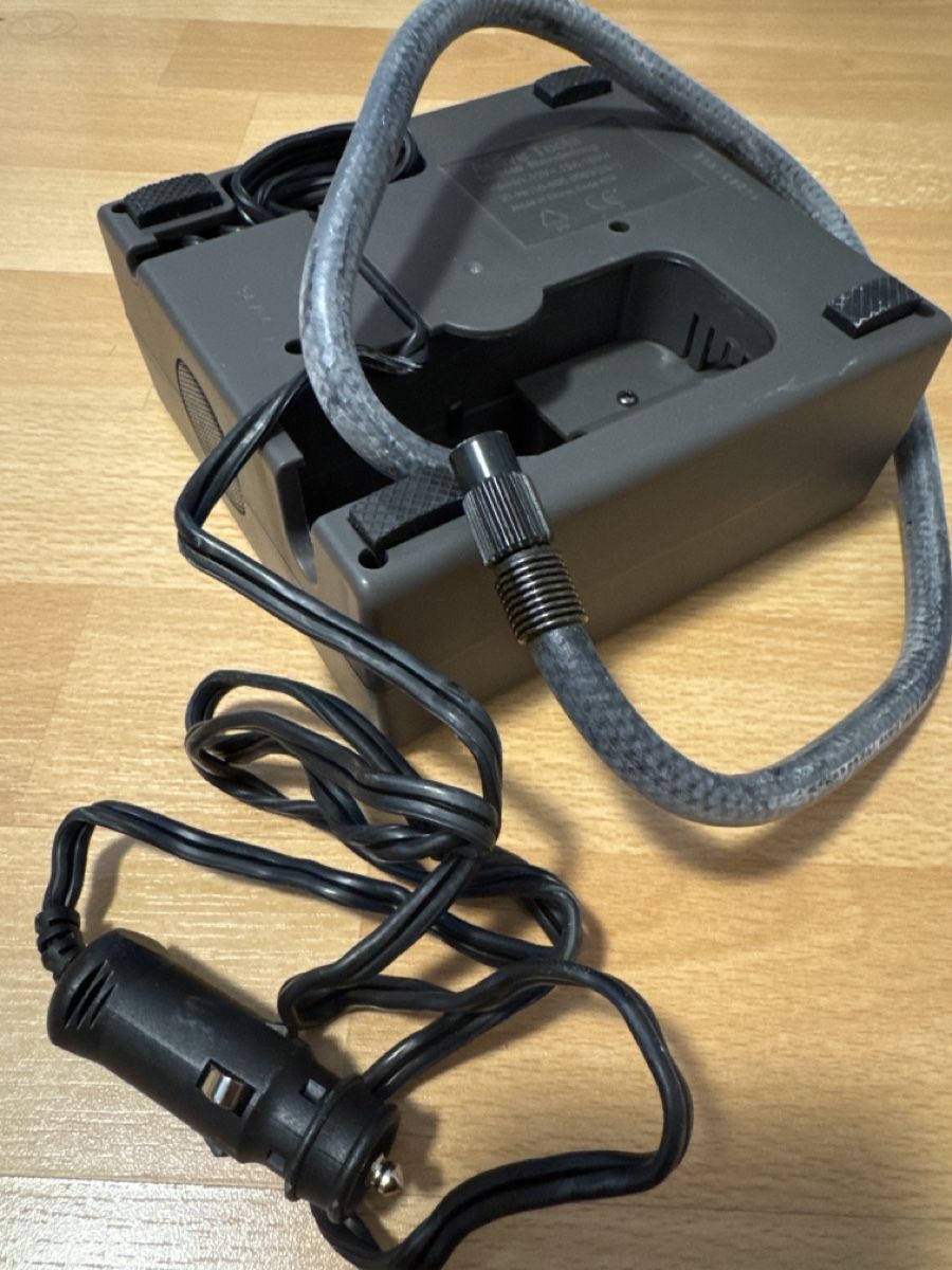Pumpen: Elektronische Luftpumpe PKW 12V – Gebraucht aus Galgenen von PhilM. 1