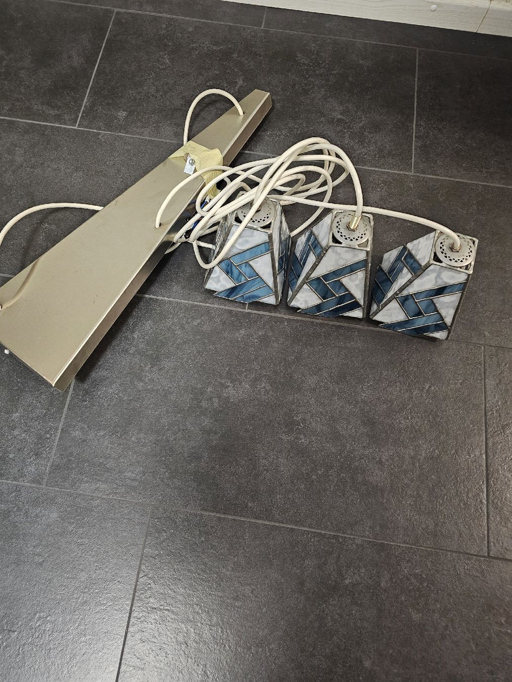 Kronleuchter & Deckenlampen: Hängeleuchte Glas mosaik 3er Set gebraucht – Gebraucht aus Stans von inf_ycy5