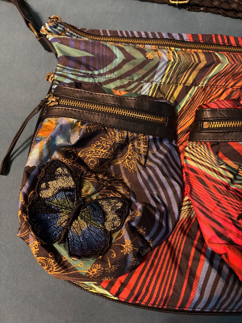 Desigual Borse da donna: Handtasche Desigual bunt gemustert mit Schmetterling – Usato da Bülach venduto da bjoernbenny 2