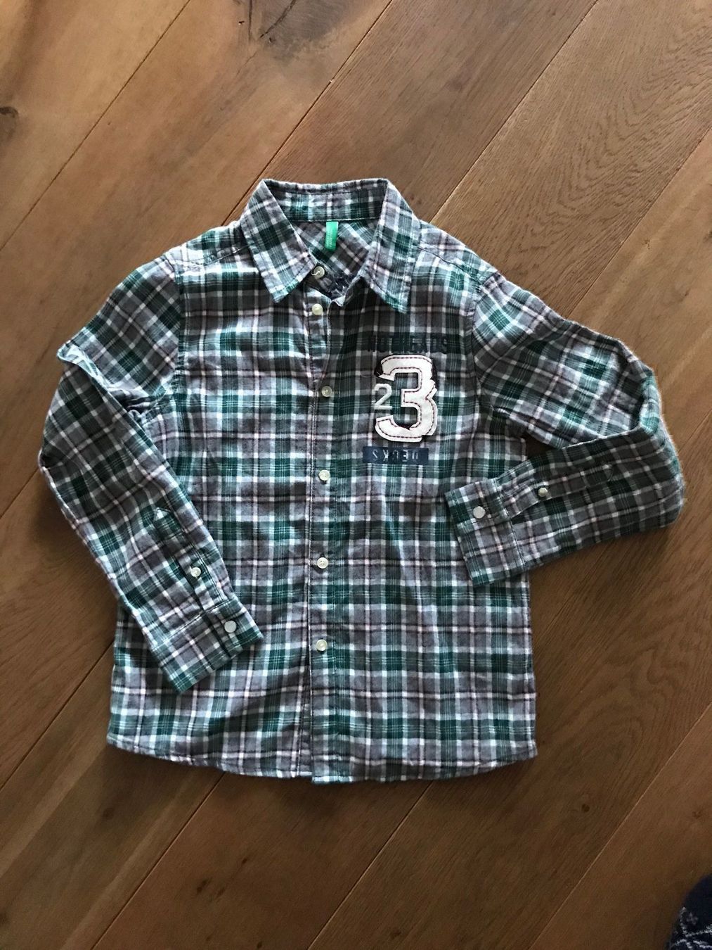 Chemises, T-shirts & Polos: Benetton Langarmhemd kariert Gr. 8-9 – D'occasion à Mauren par SB1606