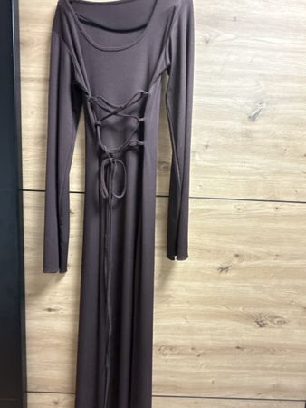 Maxikleid langarm braun mit Schnürung hinten neuwertig