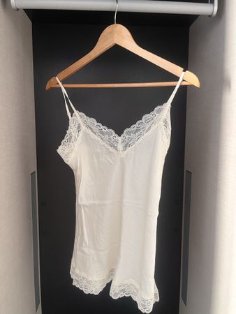 Top lingerie avorio effetto satin con pizzo