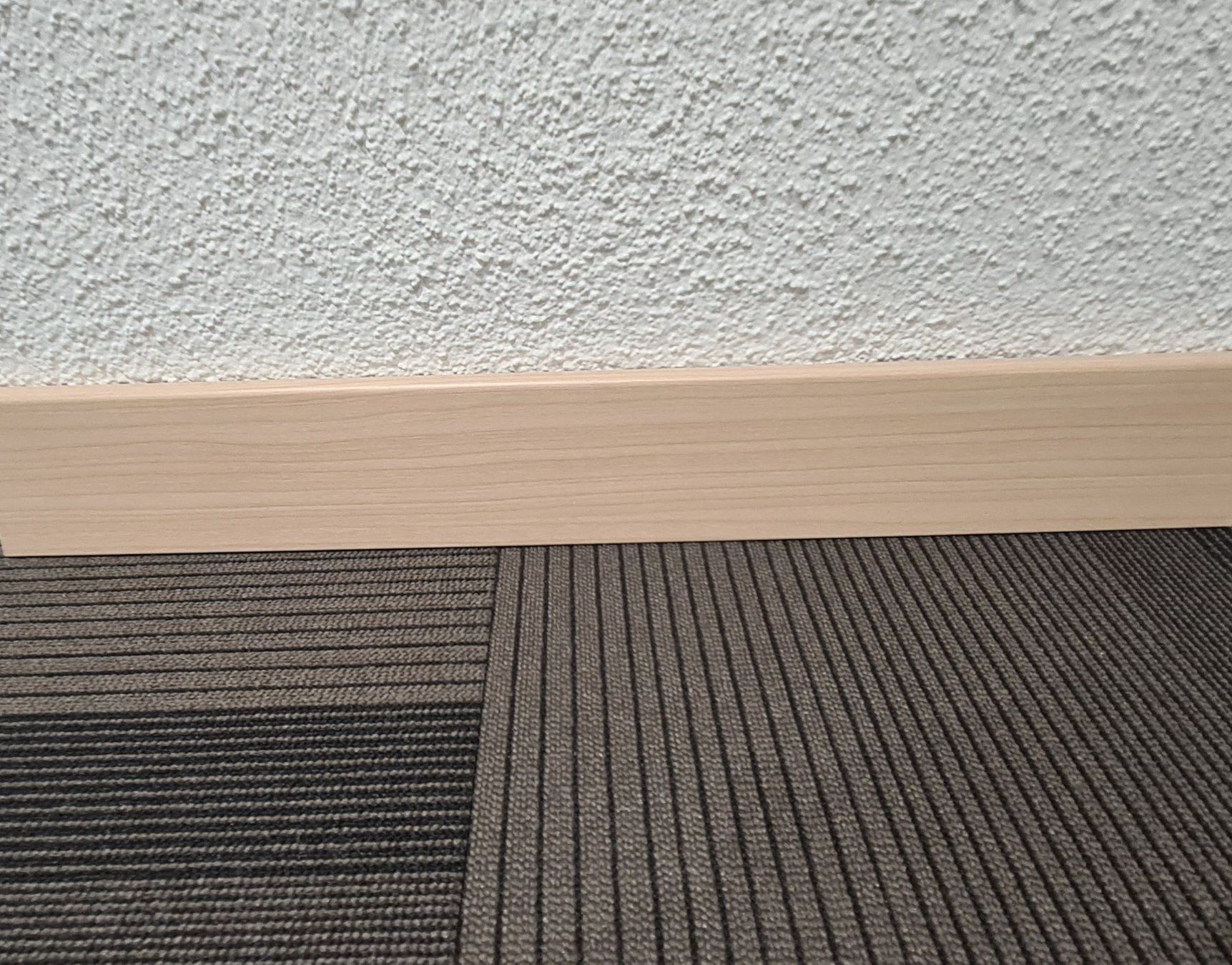 Articoli in legno: Sockelleisten Ahorn 80 mm – Nuovo e nell'imballaggio originale da Staad SG venduto da BamaAG