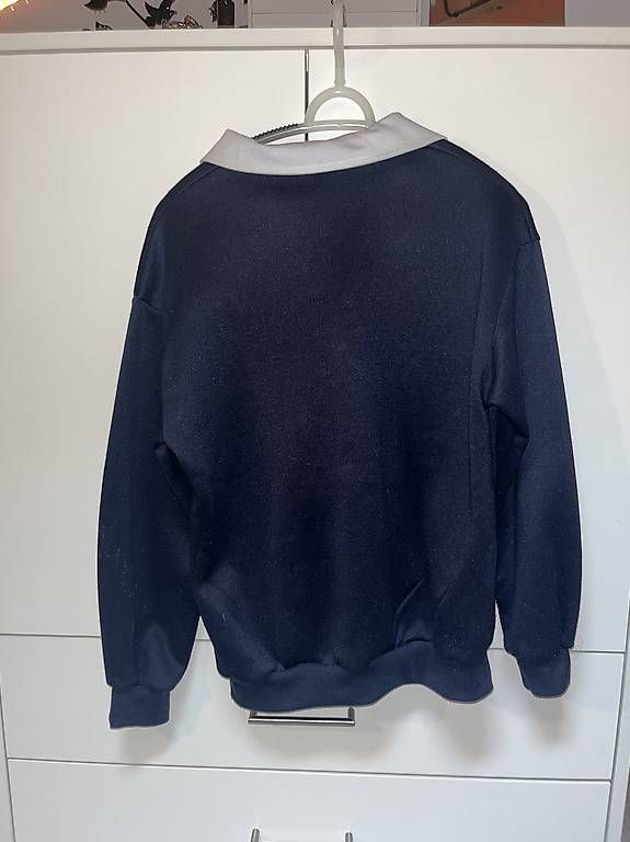 Pullover & Sweatshirts: Sweater – Gebraucht aus Obersaxen von TaCaSales 1