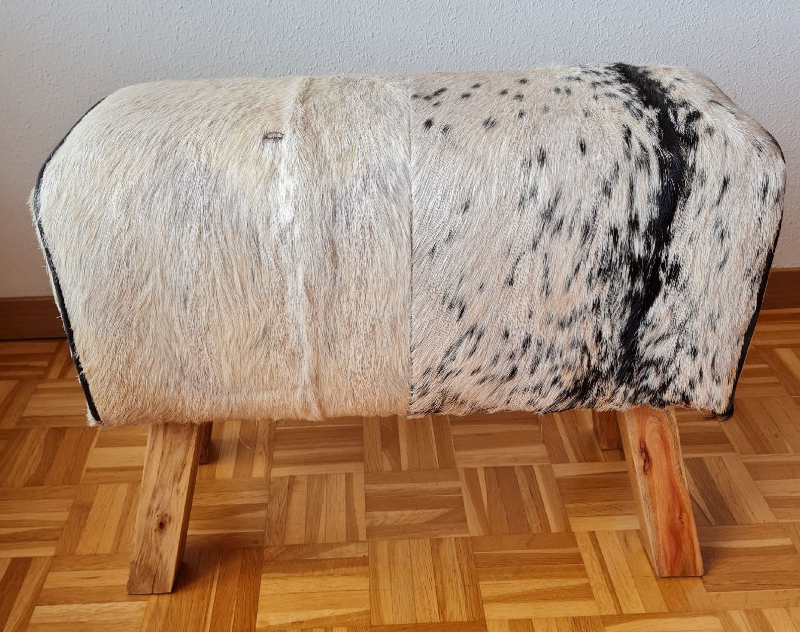 Sgabelli: Hocker - Echtes Ziegenfell – Usato da Maur venduto da Tashi010