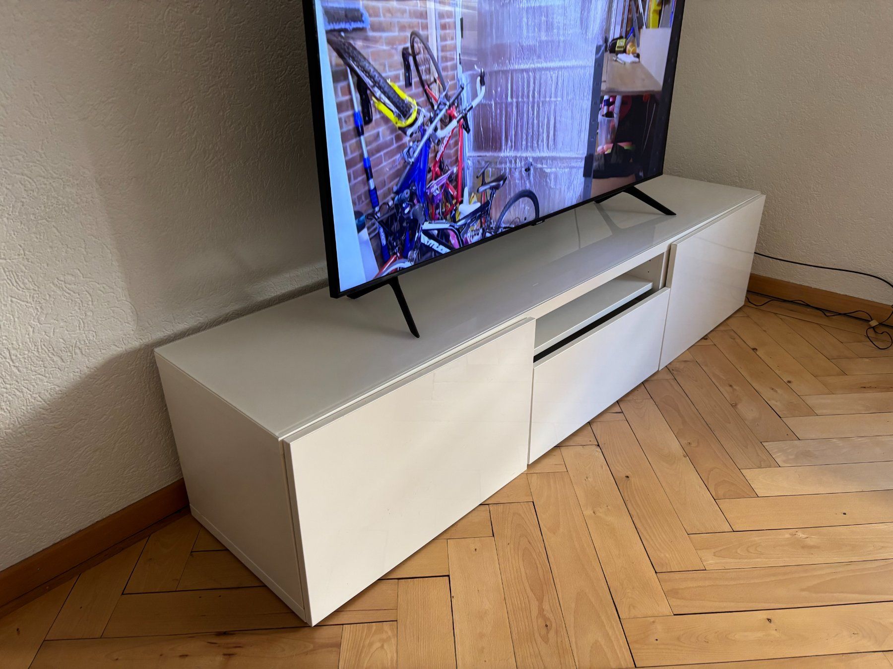 TV Möbel: Lowboard – Gebraucht aus Zürich von nad_yj6c 1