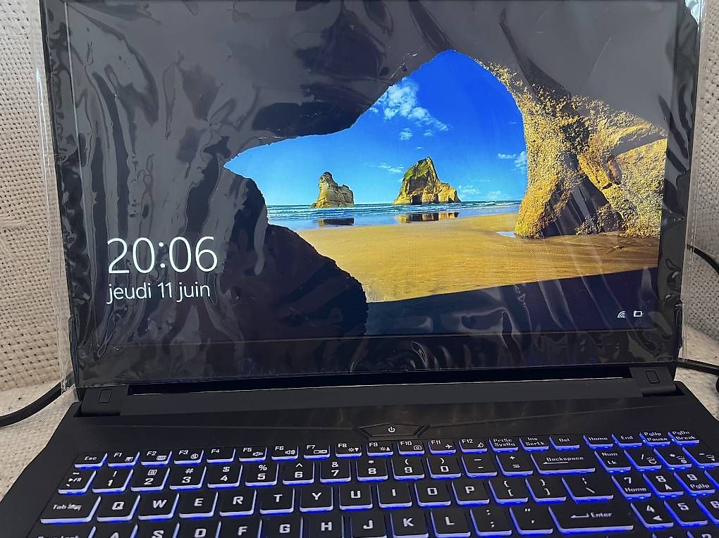 Notebook: PC portable gaming / workstation rare  Clevo N950TC – Nuovo (secondo la descrizione) da Chêne-Bourg venduto da rod_qnd9 1