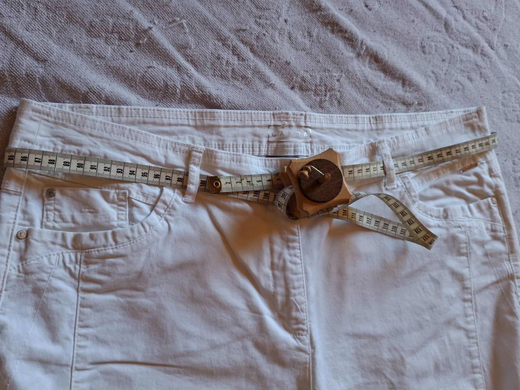 C&A Pantaloni: Pantalon blanc 98% coton taille 44 marque C&A – Usato da Villiers venduto da san_jn5w 8