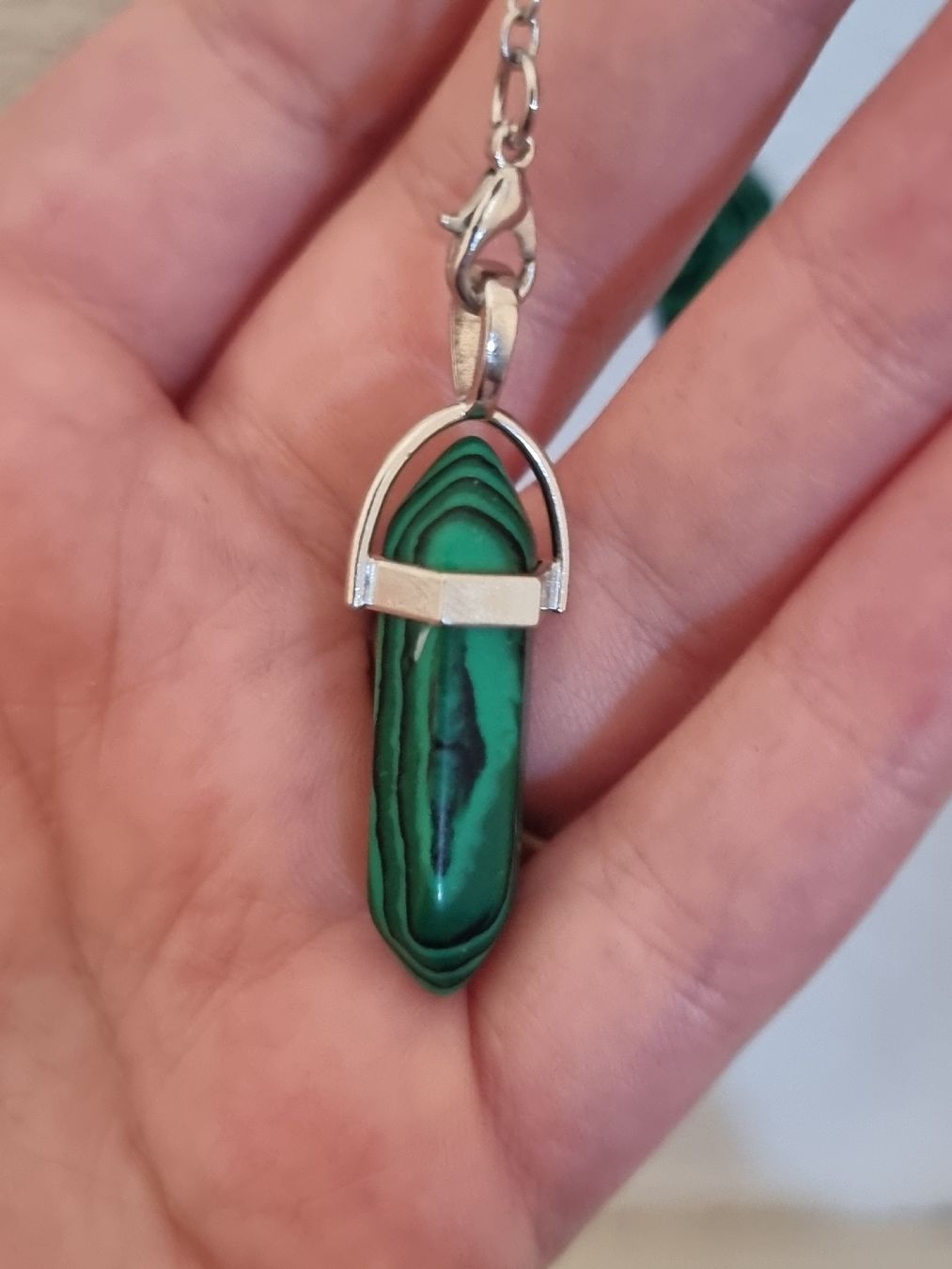 Catenine: Malachit Pendel mit Kette silberfarben neu – Nuovo (secondo la descrizione) da Gundetswil venduto da Sabrinaverkauft