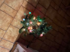 Sapin avec guirlande 56 cm maman
