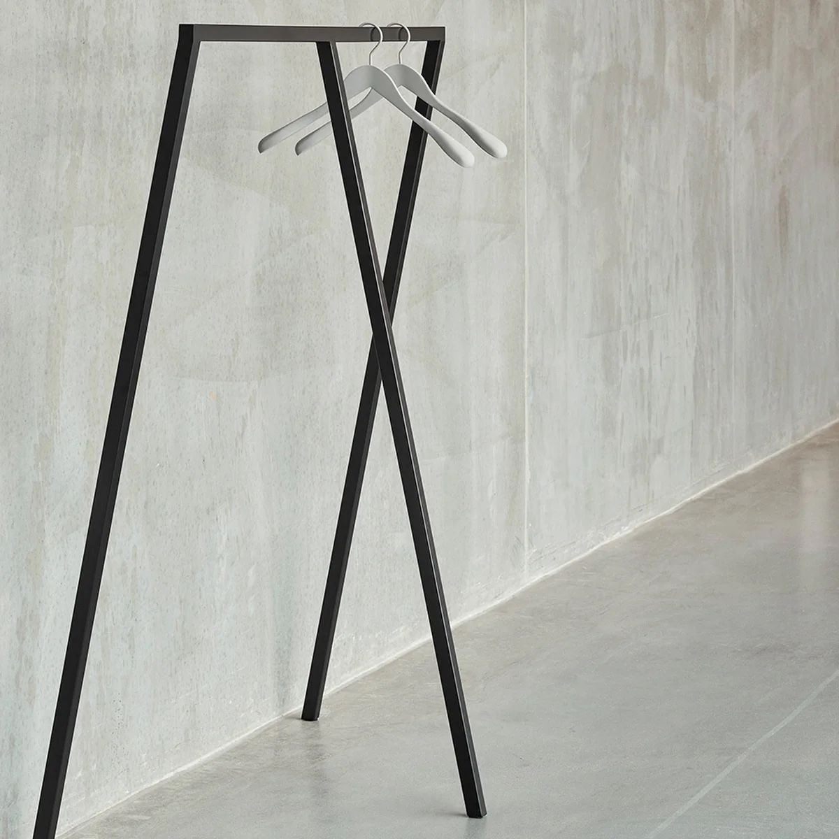 Hay Garderobe: Kleiderstange HAY loop, kleine Gebrauchsspuren – Gebraucht aus Zürich von luc_qxh2