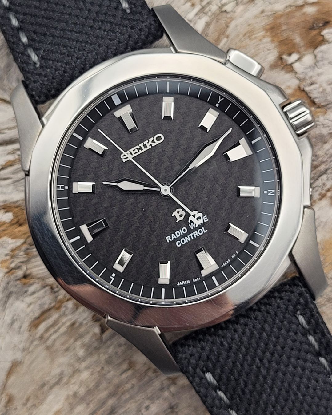 Seiko Uhren: SEIKO BRIGHTZ QUARTZ TITANIUM 40mm 5B21-0AA0  – Gebraucht aus Bern von