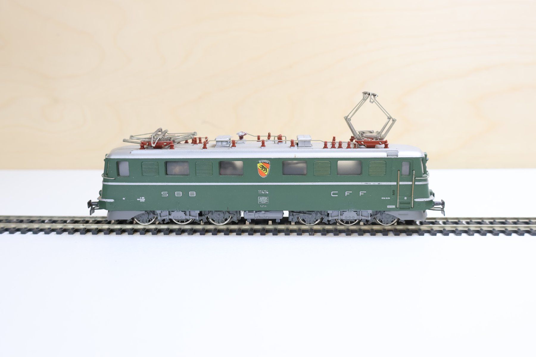 Märklin Modellini di ferrovie: Märklin SBB Ae 6/6 E-Lok "Bern" - 3050 - H0 – Usato da Winterthur venduto da Monstera 2