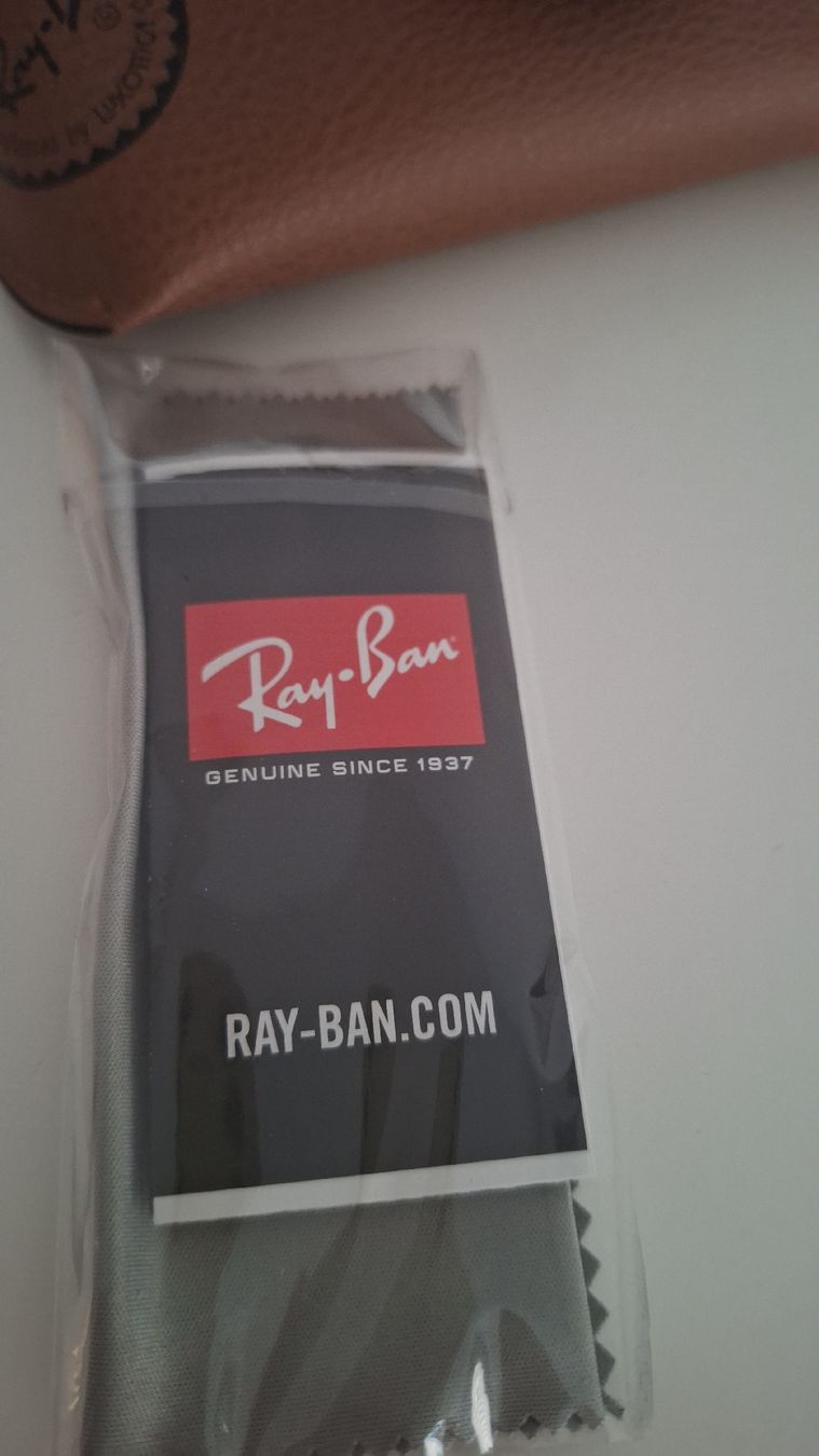 Autres vêtements & accessoires: RayBan Brillenetui – D'occasion à Mumpf par SwissDi 2