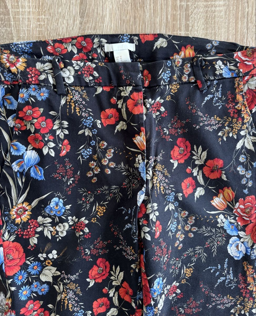 H&M Pantaloni: 2 Hosen geblümt Gr 40 – Usato da Ebikon venduto da Regipe 1