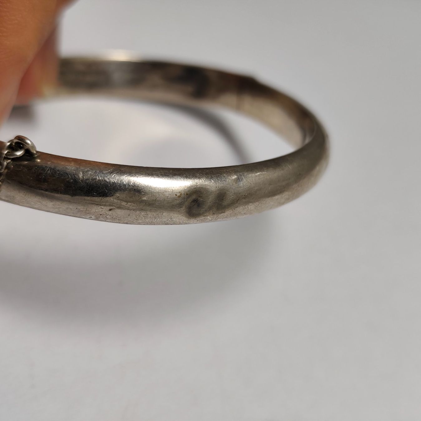 Bracciali & Braccialetti: Bracelet jonc ouvrant gravé en argent massif #B3 – Usato da Châtelaine venduto da Tropic.Watch2 2