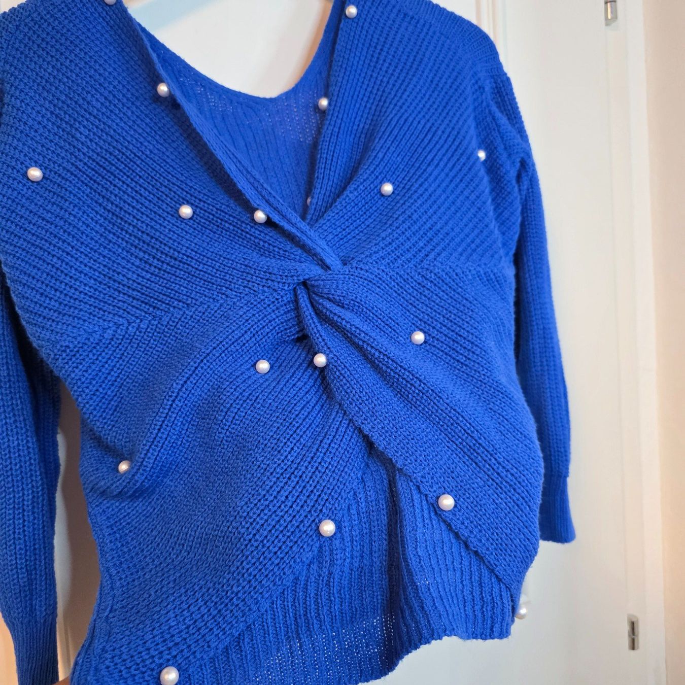 Maglioni & Felpe: Royalblauer Crop Pullover M/L mit Perlen – Elegant – Usato da Wald ZH venduto da CapLux 1