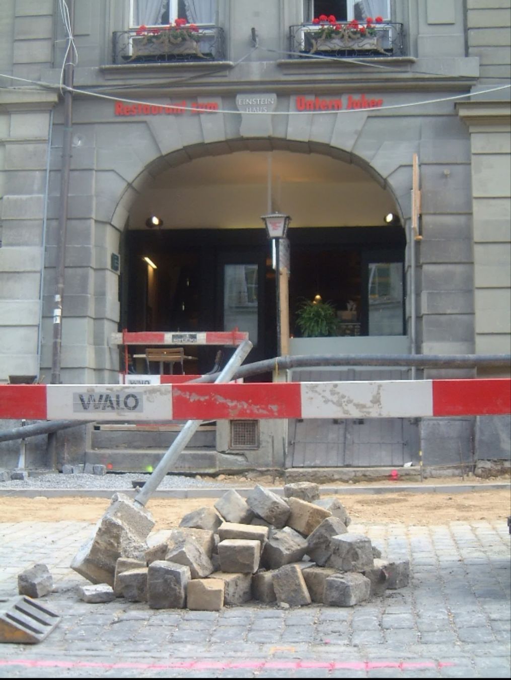 Tutte le decorazioni: Original Pflasterstein von vor dem EINSTEIN-Haus in Bern – Usato da Büren an der Aare venduto da vivendofeliz 2