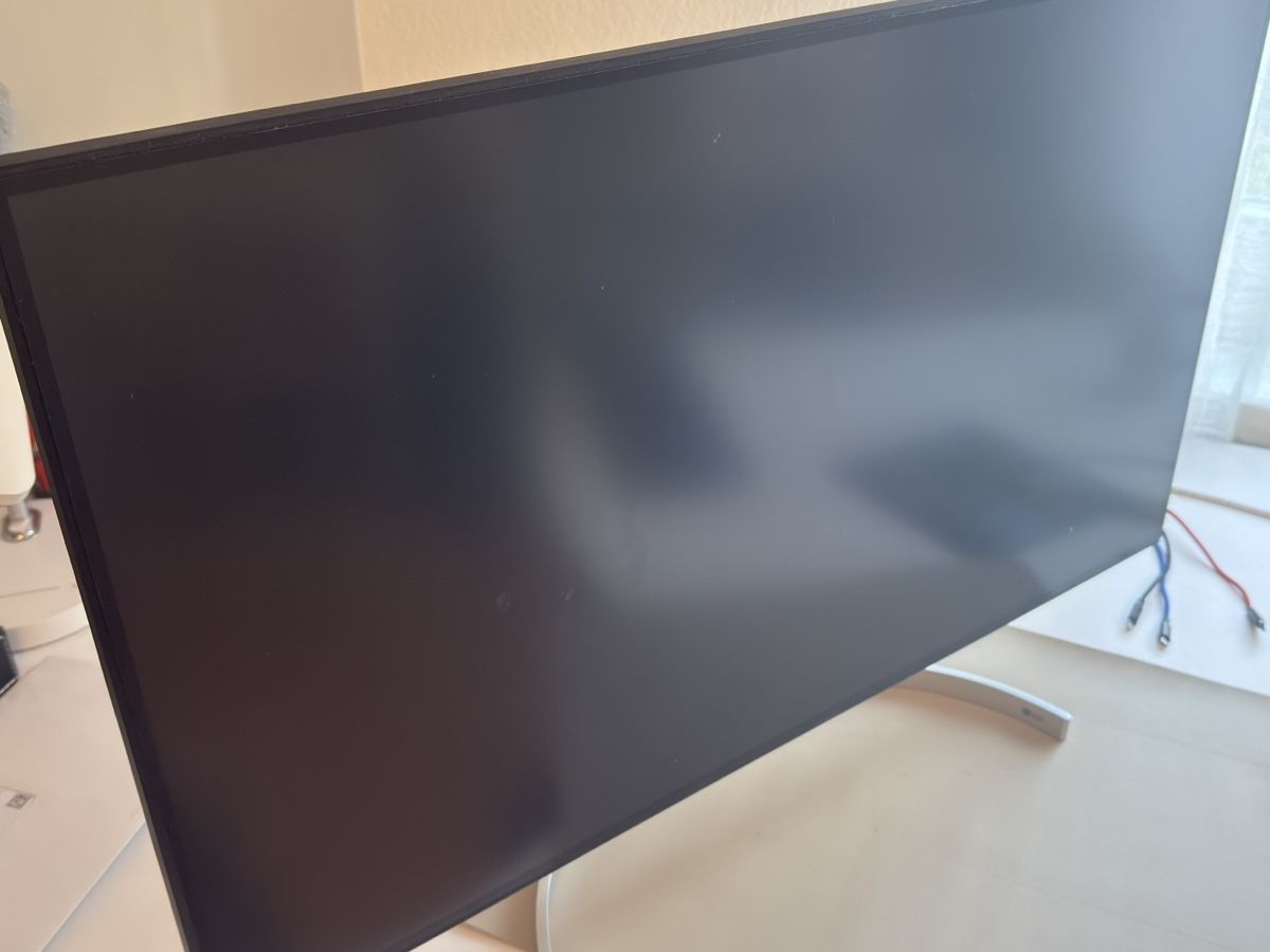LG Monitor: Monitor LG 32UL950-W 32“ – Usato da Winterthur venduto da Carpediem22 2