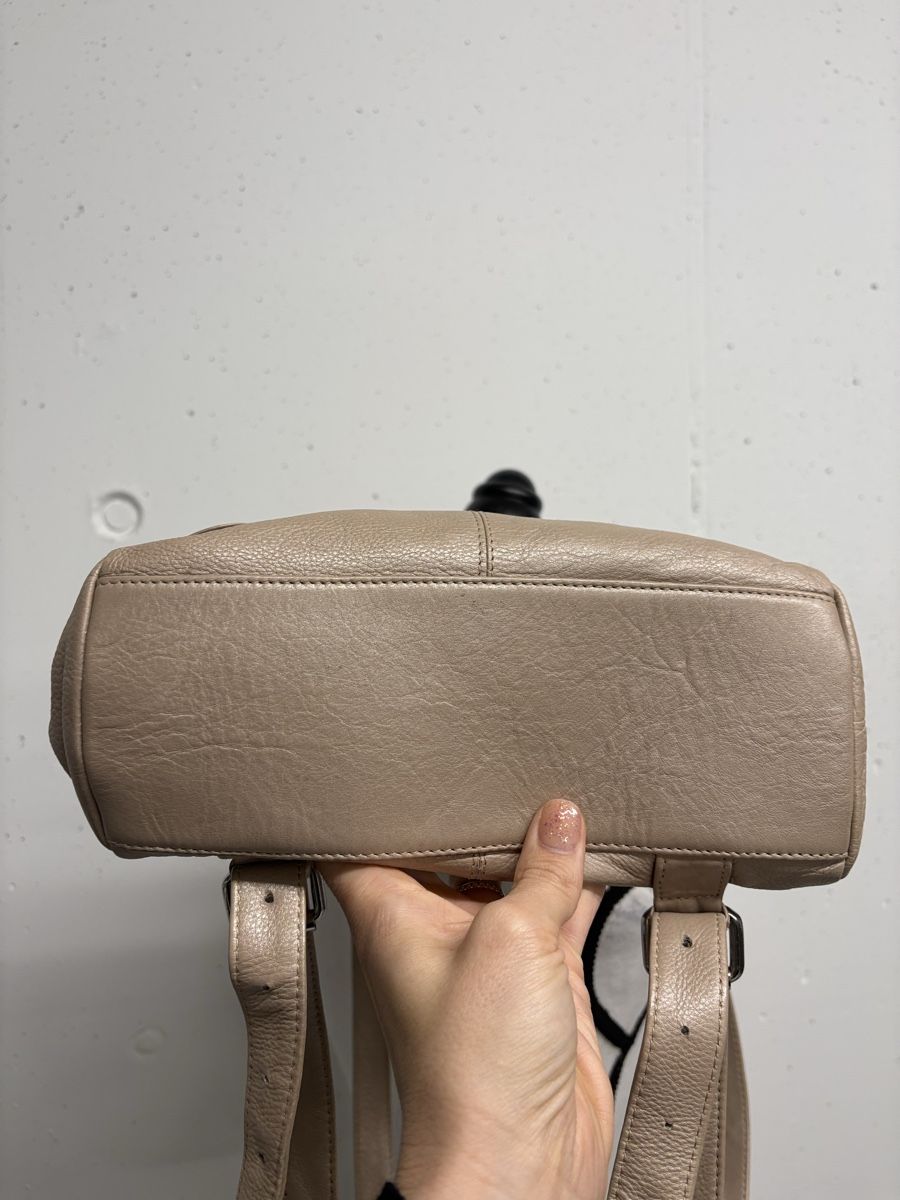 Zaini: NIKA Lederrucksack in beige – Usato da Regensdorf venduto da secondchancefashion 4