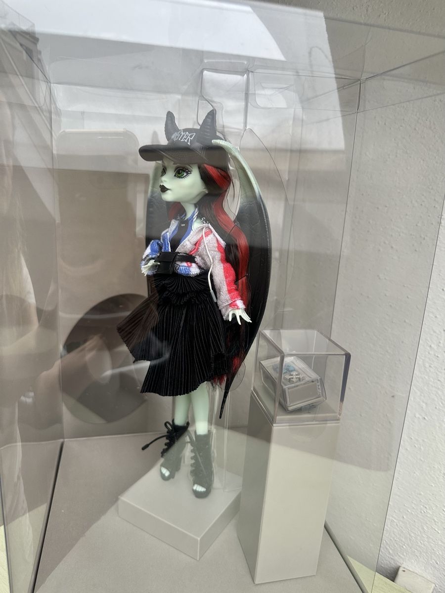 Bambole: Off-White Monster High Raven Rhapsody Puppe – Nuovo e nell'imballaggio originale da Zürich venduto da Kat_5557 3